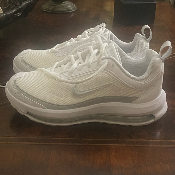 Nike Shoes - NIKE WOMEN MESH AND LEATHER ATHLETIC SHOES SIZE 7M
